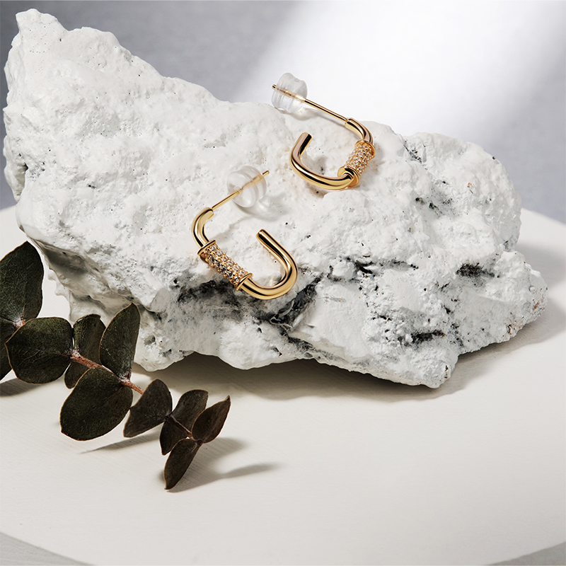 Earrings That Define Everyday Elegance